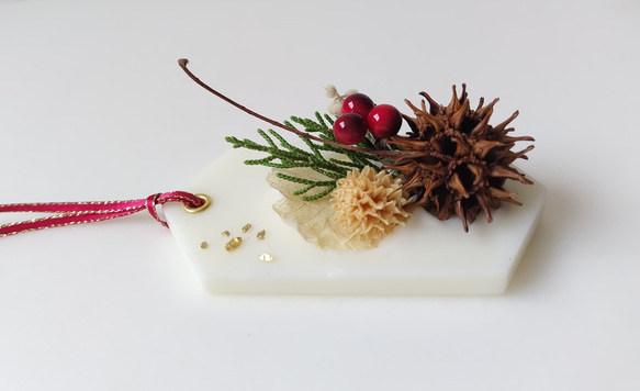 ドライフラワーを使ったクリスマスアロマキャンドルサシェ　アロマディフューザーとしても 3枚目の画像