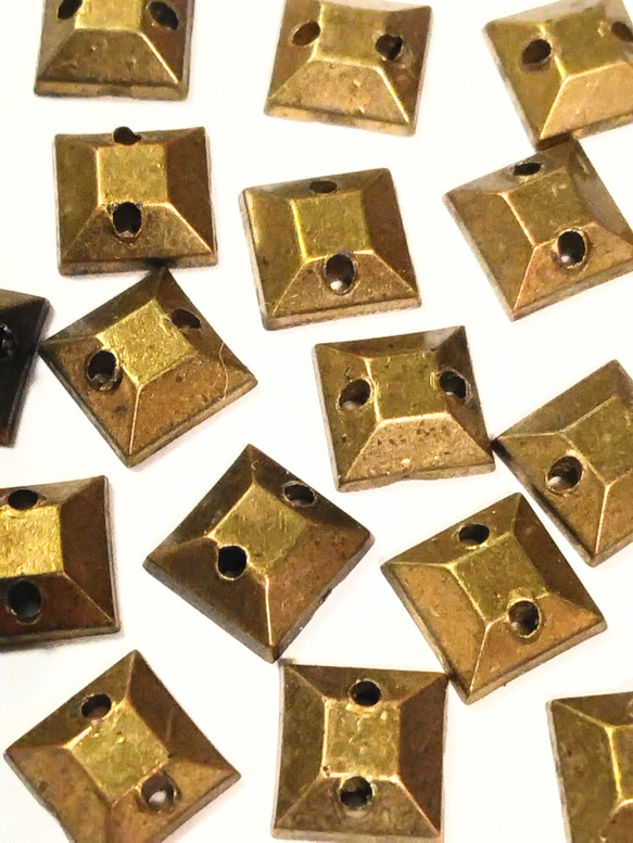 スタッズ　ハンドメイド　　縫い付け型6ミリ　 古銅　２００個　送料無料 1枚目の画像