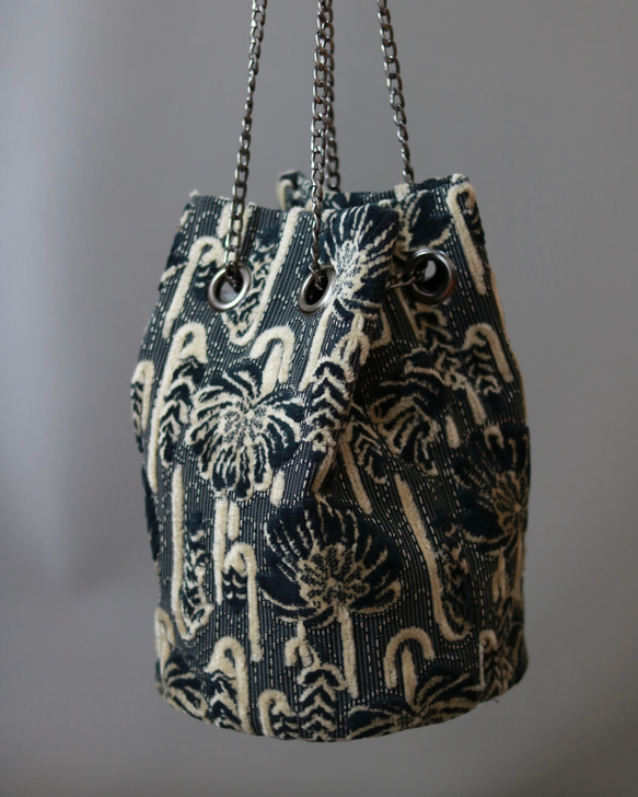 金華山織 ジャガードパイルファブリック　 巾着バッグ（チャコール） 3枚目の画像