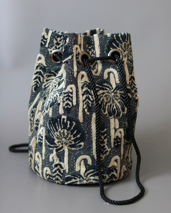 金華山織 ジャガードパイルファブリック　 巾着バッグ（チャコール） 5枚目の画像