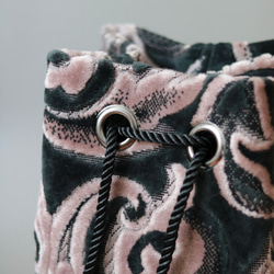金華山織 ジャガードパイルファブリック　 巾着バッグ（チャコール×ラベンダー） 6枚目の画像