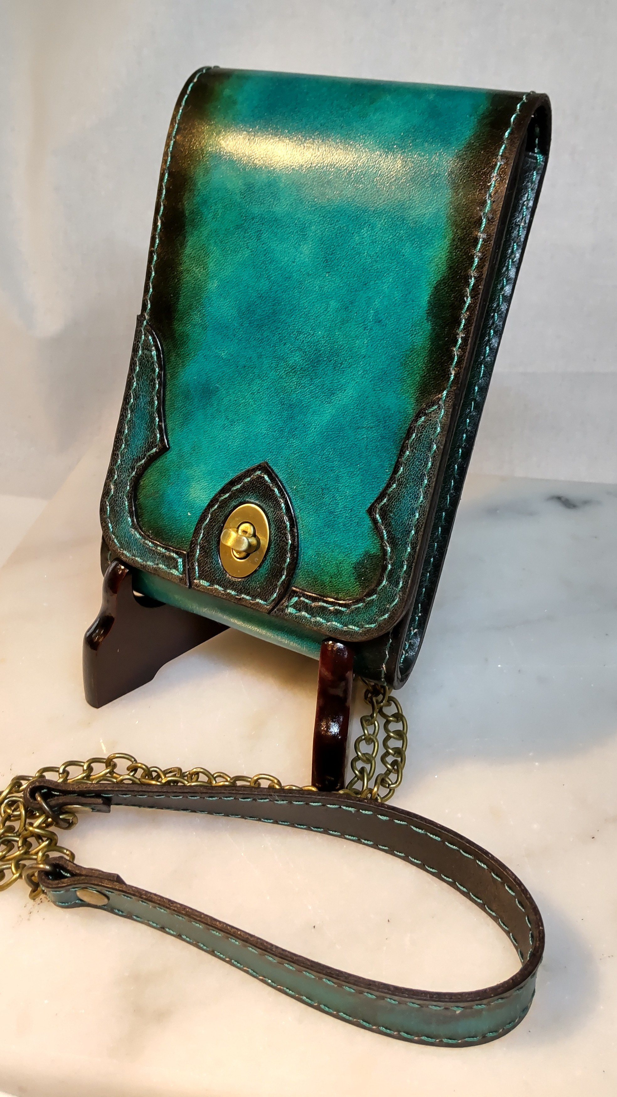 手染めヌメ革、スマホショルダーバッグ：セノーテブルー