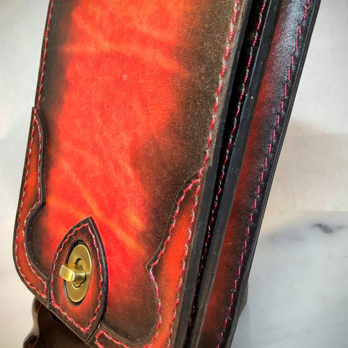 手染めヌメ革、スマホショルダーバッグ：ベスビオスレッド スマホ  