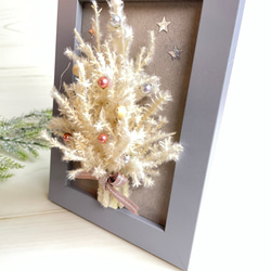 もみの木フレーム　白　小さなクリスマスツリー　フラワーフレーム　フラワー　アレンジメント　リース　花　ギフトインテリア　 3枚目の画像