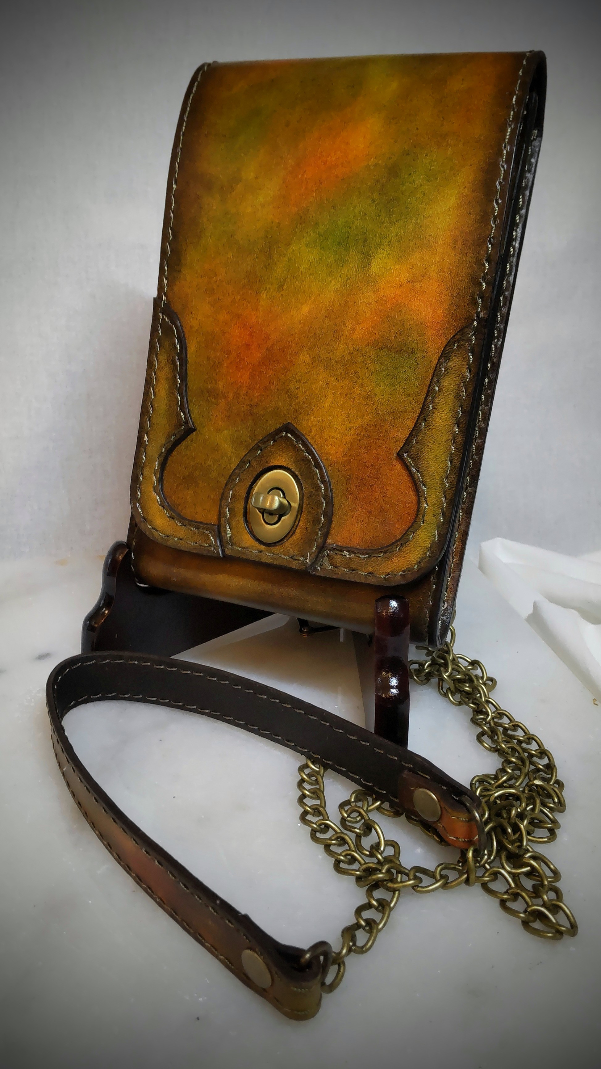 手染めヌメ革、スマホショルダーバッグ：メコングリーン