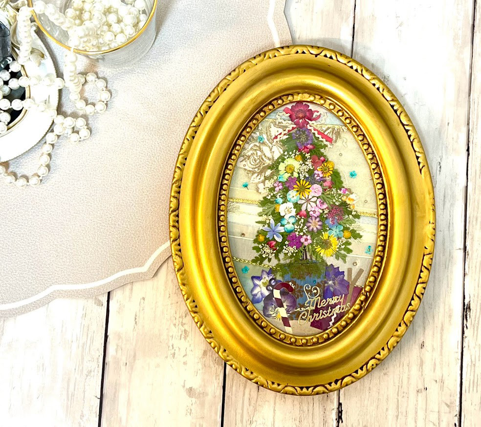 重厚なアンティークゴールドのクリスマスツリー　押し花アート額