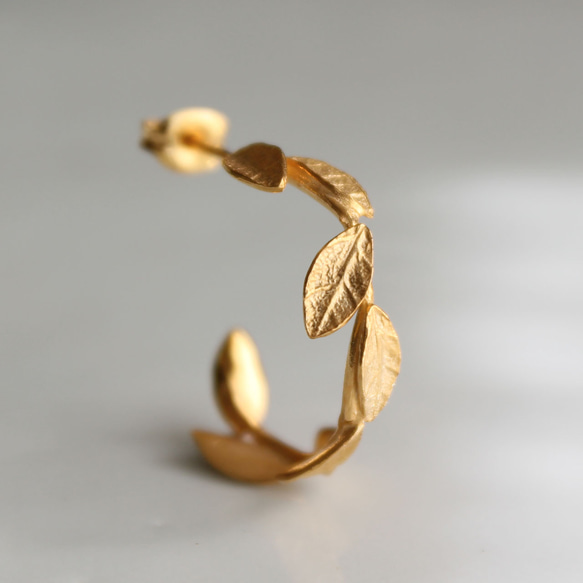 小葉子環形耳環 第6張的照片