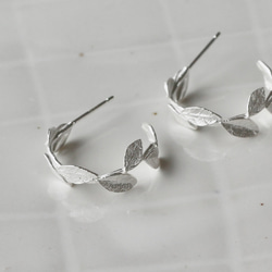 小葉子環形耳環 第1張的照片