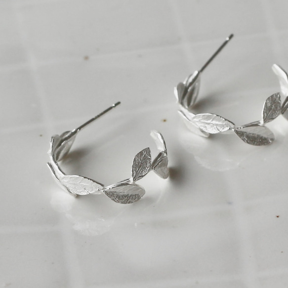 小葉子環形耳環 第1張的照片