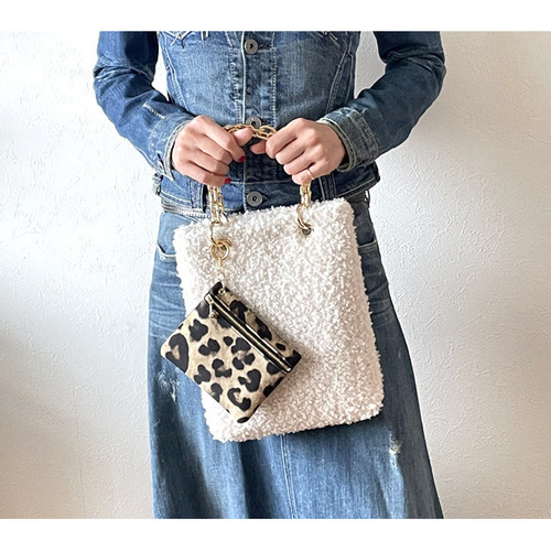 ゼブラ柄外付けポーチ／キーホルダーポーチ／バッグチャーム：バッグや