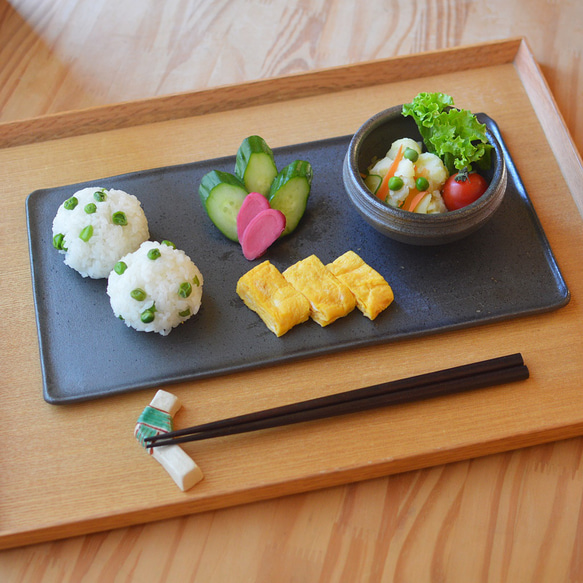 黒陶トレイ／黒・焼き〆陶器（レンジ、オーブン、食洗機対応） 6枚目の画像