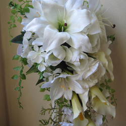 カサブランカのキャスケードブーケ♪ブートニア付き♪生花みたいに綺麗な造花です♪高品質なのに安い 6枚目の画像