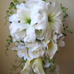 カサブランカのキャスケードブーケ♪ブートニア付き♪生花みたいに綺麗な造花です♪高品質なのに安い 2枚目の画像