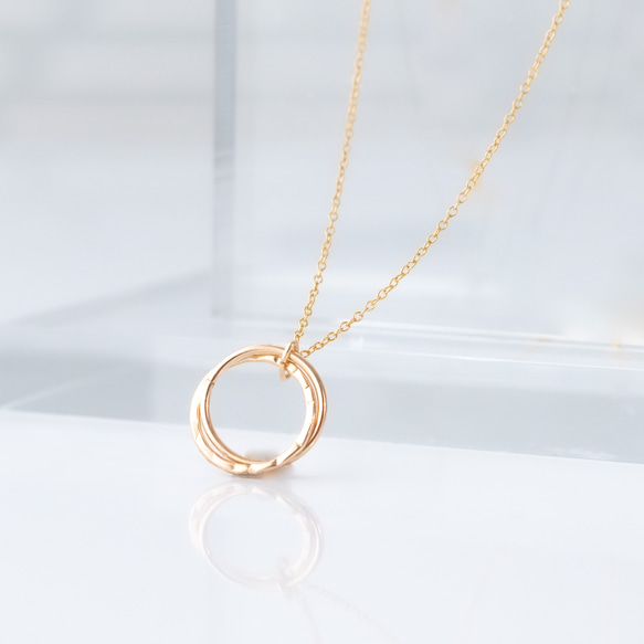 14KGF Gold Filled "Hammered Double Circle Gold Necklace" 第4張的照片