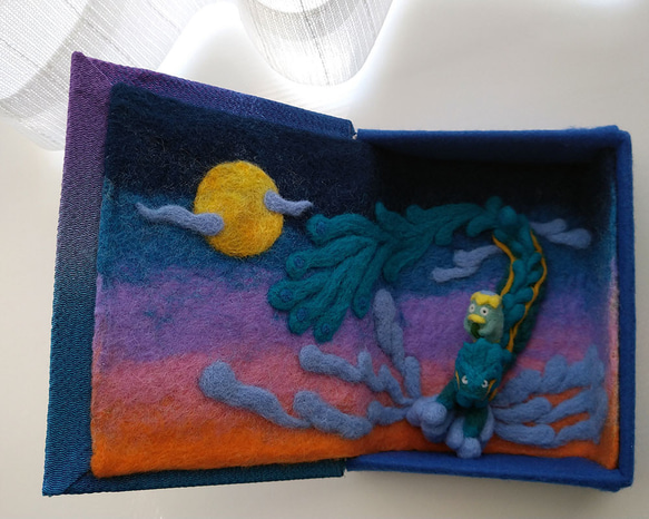 『羊毛フェルトの絵本』麒麟にのったカッパ君 ぬいぐるみ・置物 フェルト、羊毛 D1692777634(13000円)