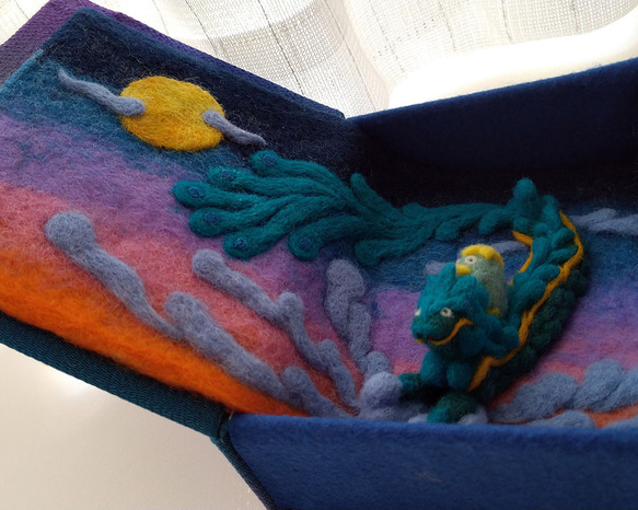 『羊毛フェルトの絵本』麒麟にのったカッパ君 ぬいぐるみ・置物 フェルト、羊毛 D1692777634(13000円)