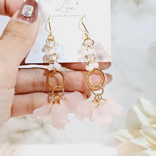 ピンク♡花びら揺れる 上品/大人かわいいピアス/イヤリング ピアス