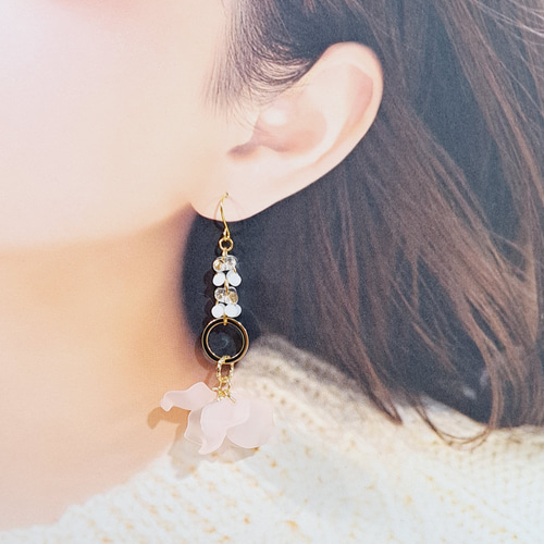 ピンク♡花びら揺れる 上品/大人かわいいピアス/イヤリング ピアス