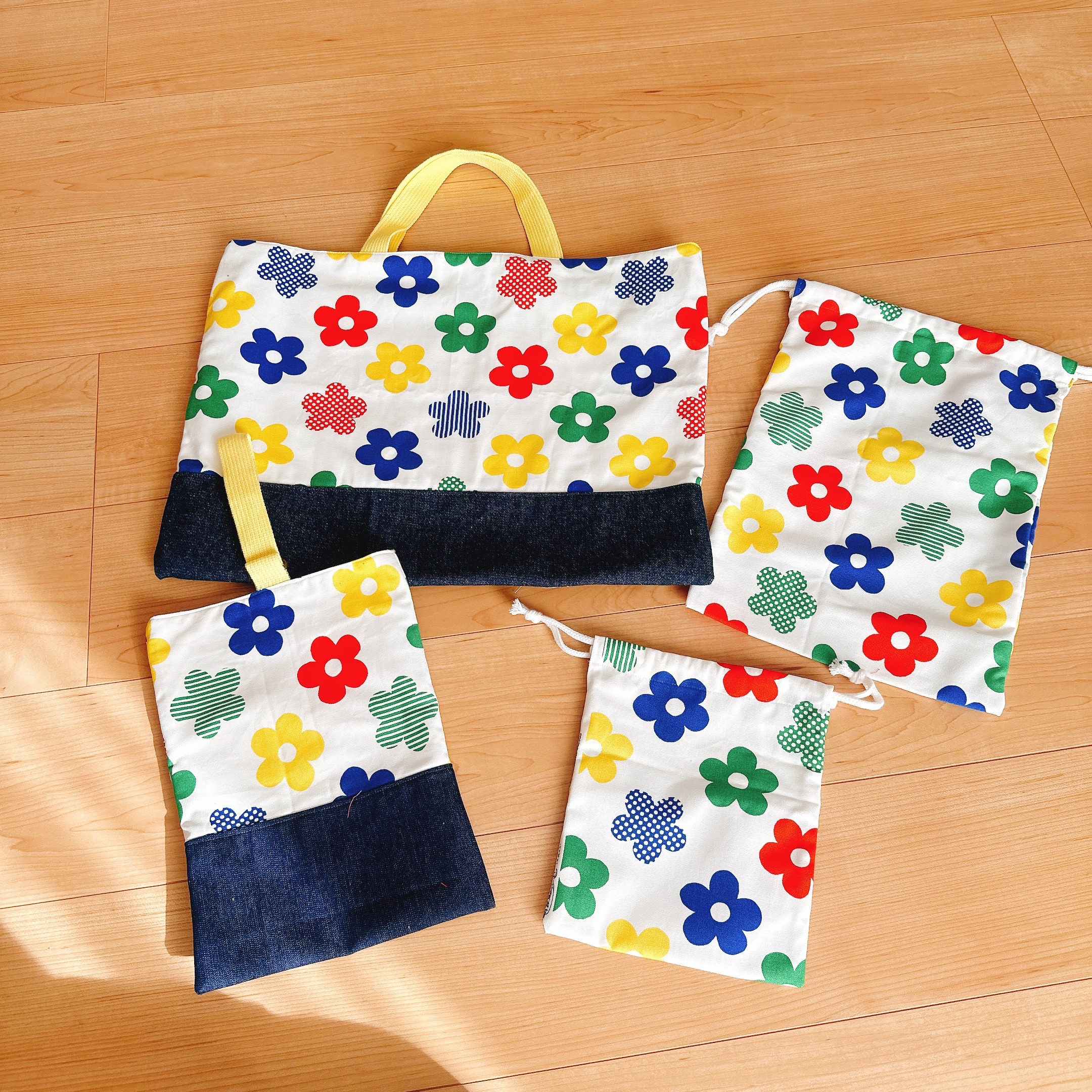 【入学・入園】4点セット♡ 手提げカバン・上履き入れ・体操服入れ・給食袋　〜カラフルフラワー〜