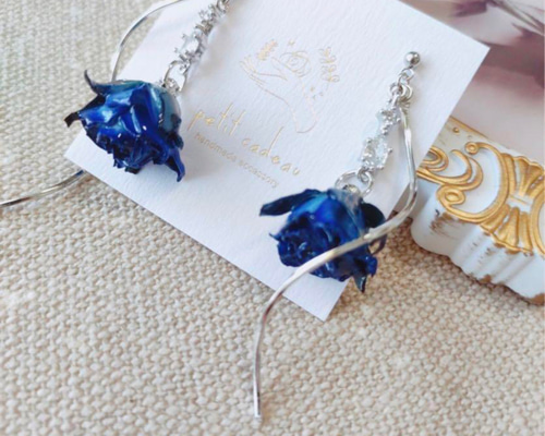 りしゅ様　　青薔薇イヤリング(ピアス変更可) りしゅ様 青薔薇イヤリング(ピアス変更可) りしゅ様 青薔薇