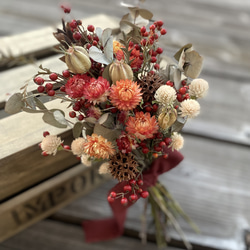 木の実と赤いお花のスワッグ 10枚目の画像