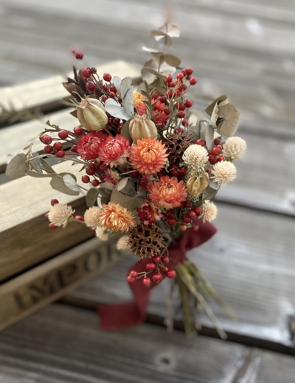 木の実と赤いお花のスワッグ 10枚目の画像