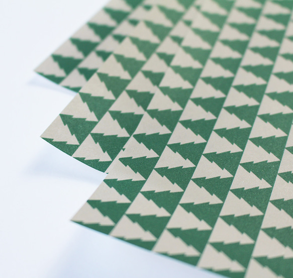 ツリー（もみの木）の包装紙〈グリーン〉 A4サイズ（8枚入り）デザインペーパー　冬イメージのラッピングペーパー 2枚目の画像