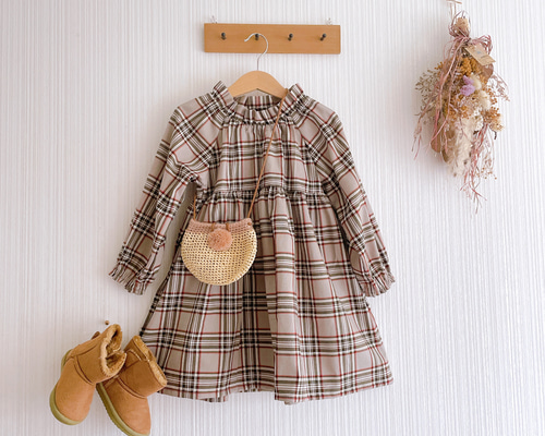 小さな秋の実り柄のワンピース＆タータンチェックのワンピース♡リボン