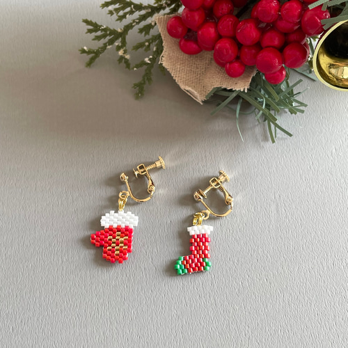 NO.531 ピアス　イヤリング　チャーム　手染めビーズ　クリスマス ビーズ の クリスマス 手袋 & ブーツ 耳飾り イヤリング ピアス