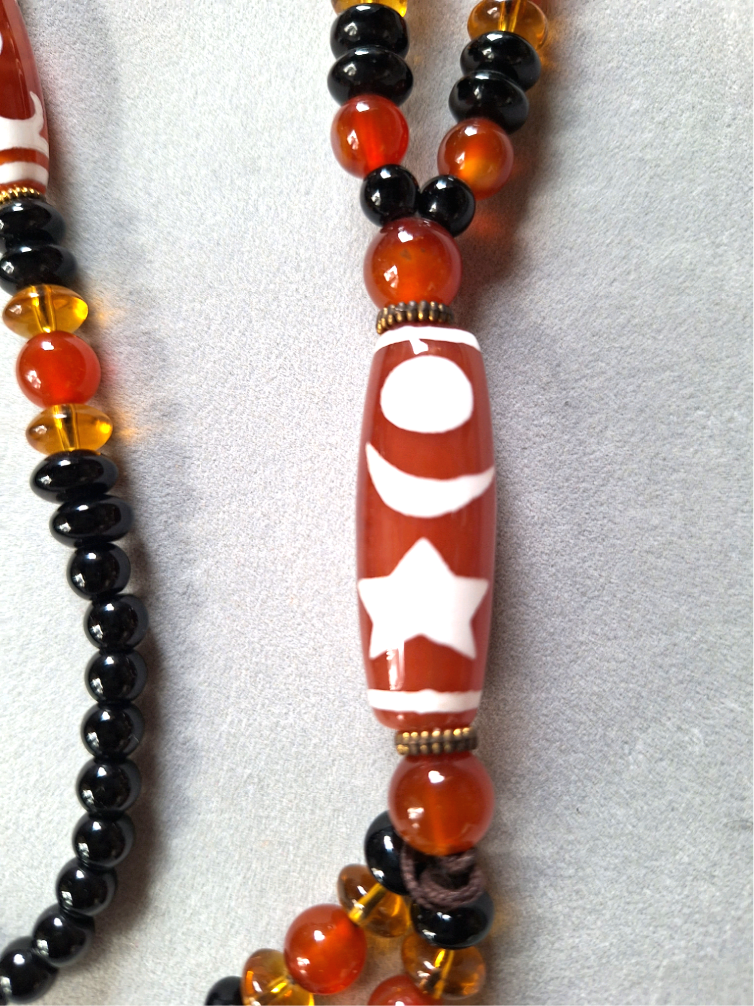 天珠さんの組み合わせ‼️ クリスマスカラー‼️ 日月星　観音　如意天珠さんのネックレス