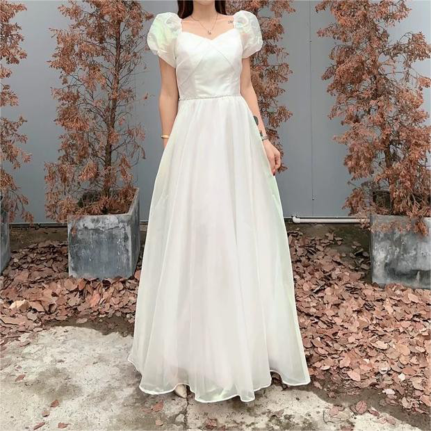 抜群のおしゃれ見え　オーロラ　パフスリーブ　白　ソフトチュール成人式/音楽会/謝恩会/前撮り/2次会ビスチェカラードレス