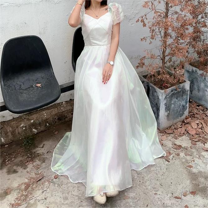 抜群のおしゃれ見え　オーロラ　パフスリーブ　白　ソフトチュール成人式/音楽会/謝恩会/前撮り/2次会ビスチェカラードレス