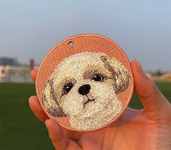 キーホルダー 犬 刺繍 シーズー ピンク 母の日 愛犬 プレゼント 両面 ストラップ バッグチャーム or-061 1枚目の画像