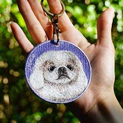 キーホルダー 犬 刺繍 ペキニーズ 母の日 愛犬 プレゼント 両面 ストラップ バッグチャーム 犬種別 or-040 1枚目の画像