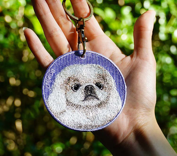 キーホルダー 犬 刺繍 ペキニーズ 母の日 愛犬 プレゼント 両面 ストラップ バッグチャーム 犬種別 or-040 1枚目の画像