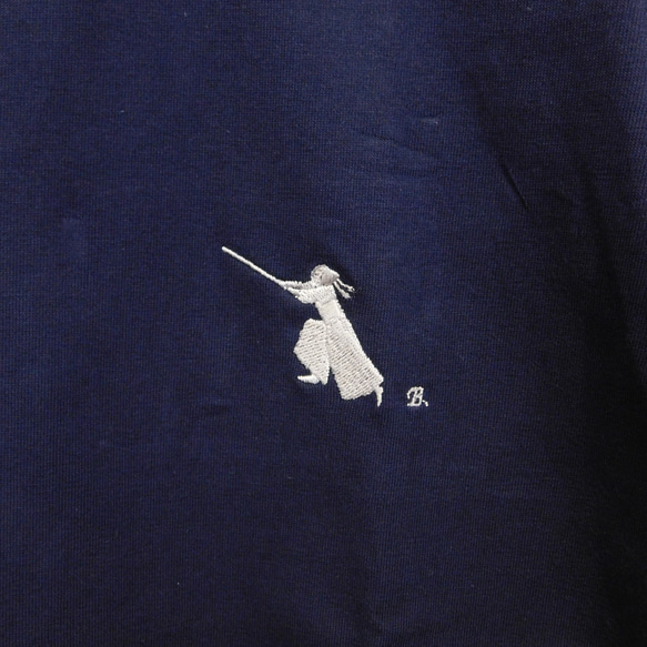 剣士のワンポイント刺繍入りTシャツ　6.2オンス　男女兼用　 3枚目の画像