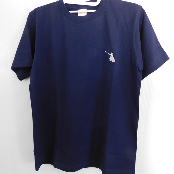 剣士のワンポイント刺繍入りTシャツ　6.2オンス　男女兼用　 5枚目の画像
