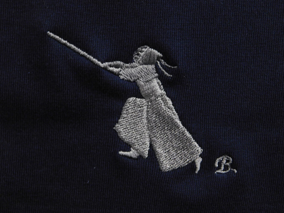 剣士のワンポイント刺繍入りTシャツ　6.2オンス　男女兼用　 6枚目の画像
