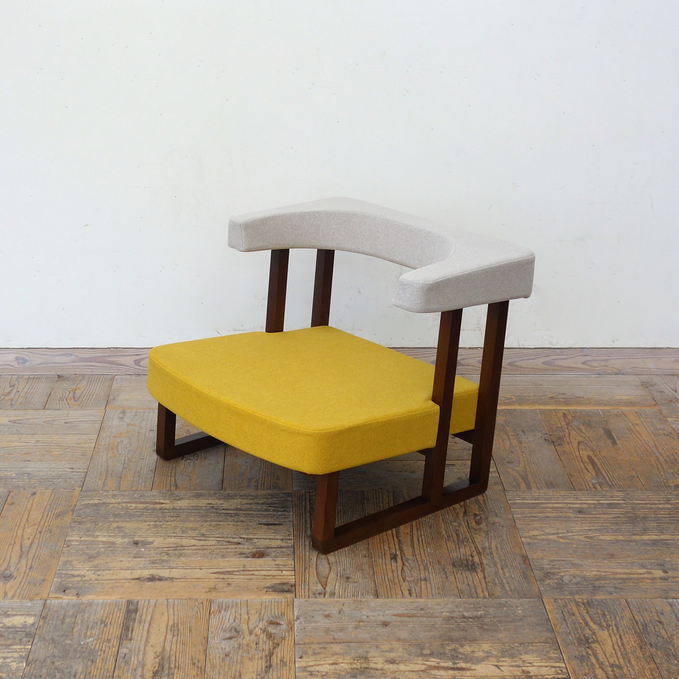 【ペット用生地使用】コ助ソファ (BR × 背NW-UP5596ライトグレー&座NW-UP5602イエロー)