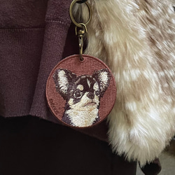 キーホルダー 犬 刺繍 チワワ ブラックタン プレゼント 母の日 お散歩 バッグチャーム ペットロス or-056 1枚目の画像