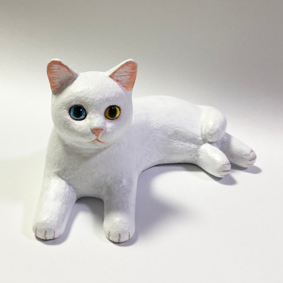 異眼白貓雕像 第2張的照片