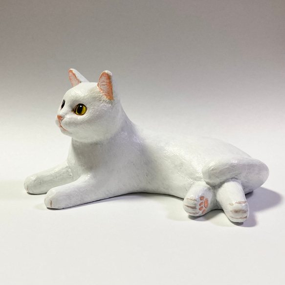 異眼白貓雕像 第4張的照片