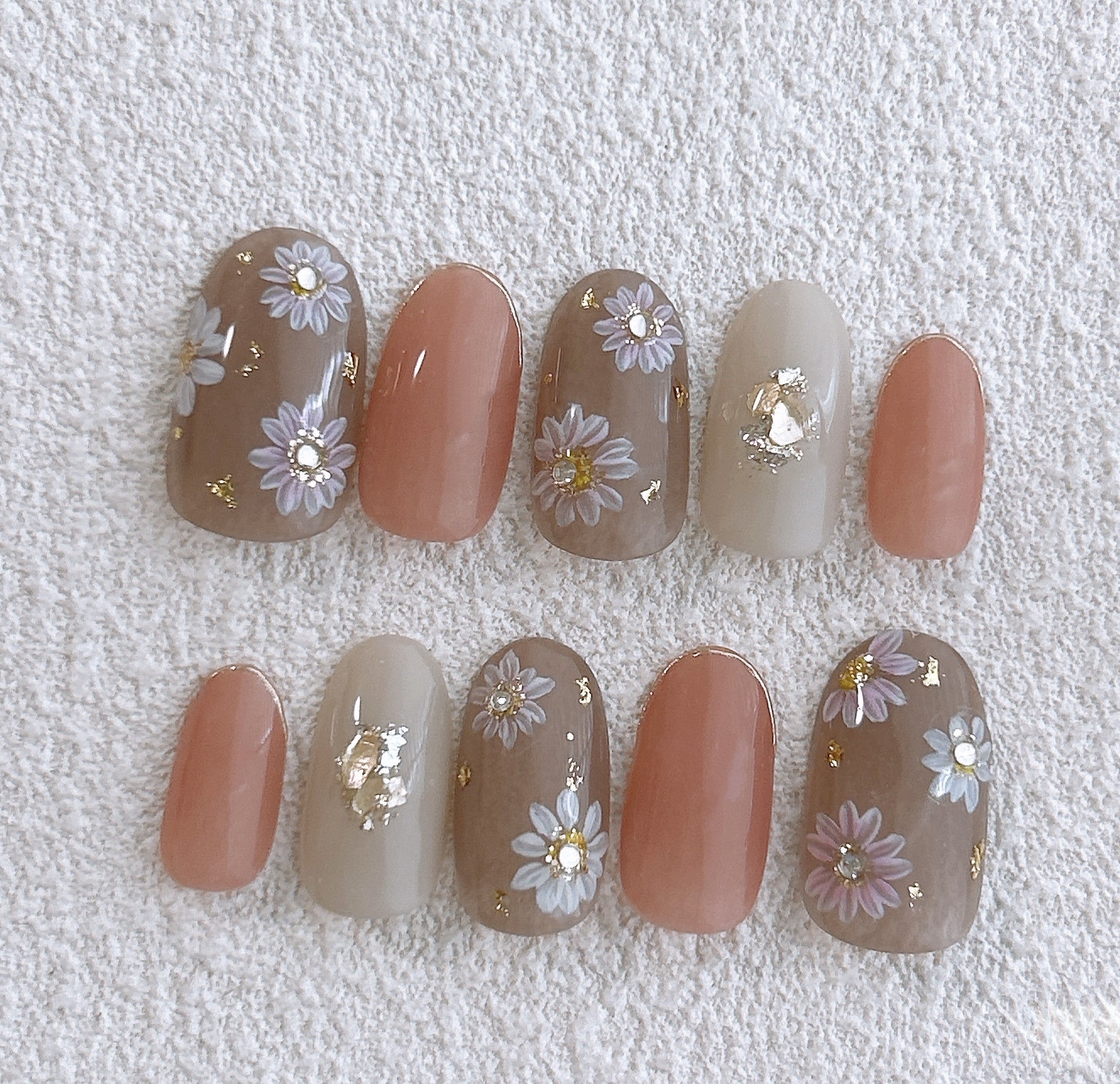 グレージュ フラワー ネイルチップ シックな大人の秋冬flower☆ グレージュ ネイル 花 上品