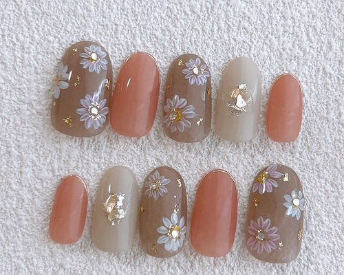 シックな大人の秋冬flower☆ グレージュ ネイル 花 上品 ブライダル