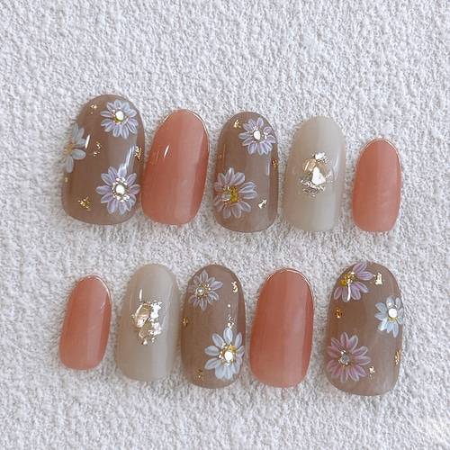 シックな大人の秋冬flower☆ グレージュ ネイル 花 上品 ブライダル