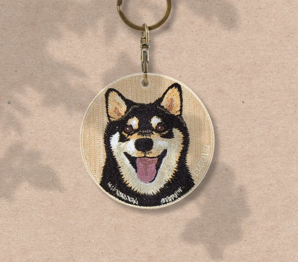 キーホルダー 犬 刺繍 柴犬 黒柴 日本犬 プレゼント 両面 ストラップ バッグチャーム ペットロス or-035 1枚目の画像