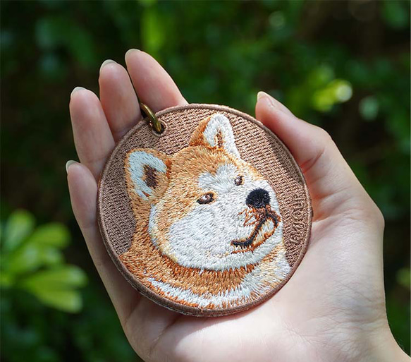 キーホルダー 犬 刺繍 秋田犬 日本犬 プレゼント 両面 ストラップ バッグチャーム ペットロス ギフト or-031 1枚目の画像