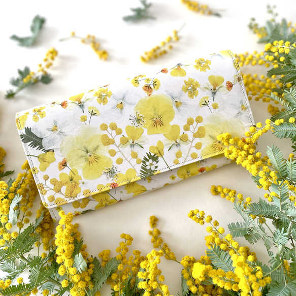 ミモザ＆菜の花＆ビオラ柄』押し花レザーかぶせ長財布【10日以内に発送