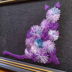パープルの猫刺繍フレーム 2枚目の画像