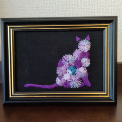 パープルの猫刺繍フレーム 1枚目の画像